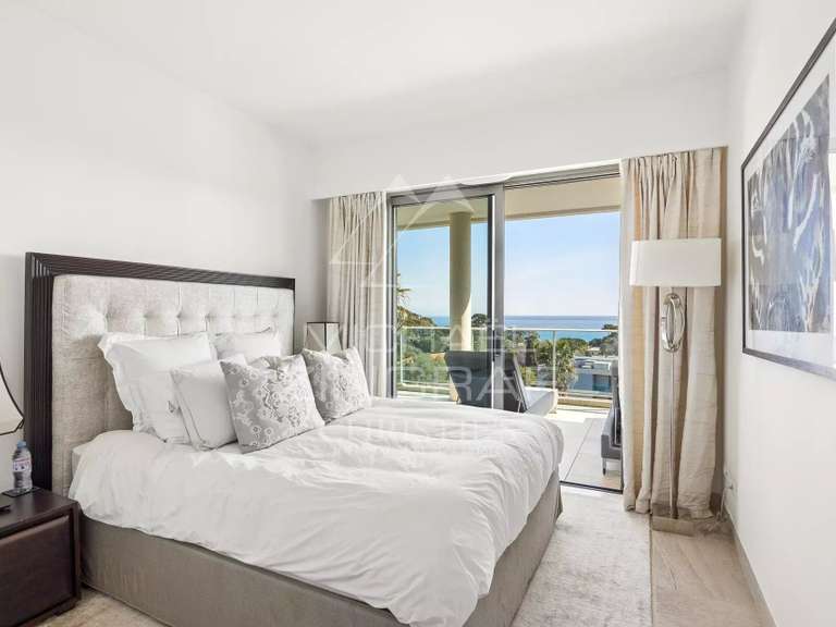 Appartement avec Vue sur mer Cap-d-antibes - 3 chambres - 206m²