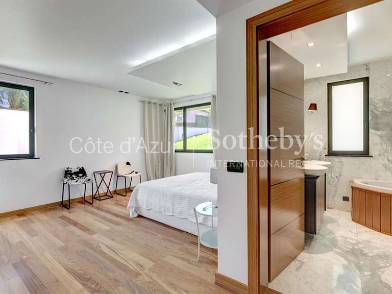 Appartement Cap-d-antibes - 3 chambres - 128m²