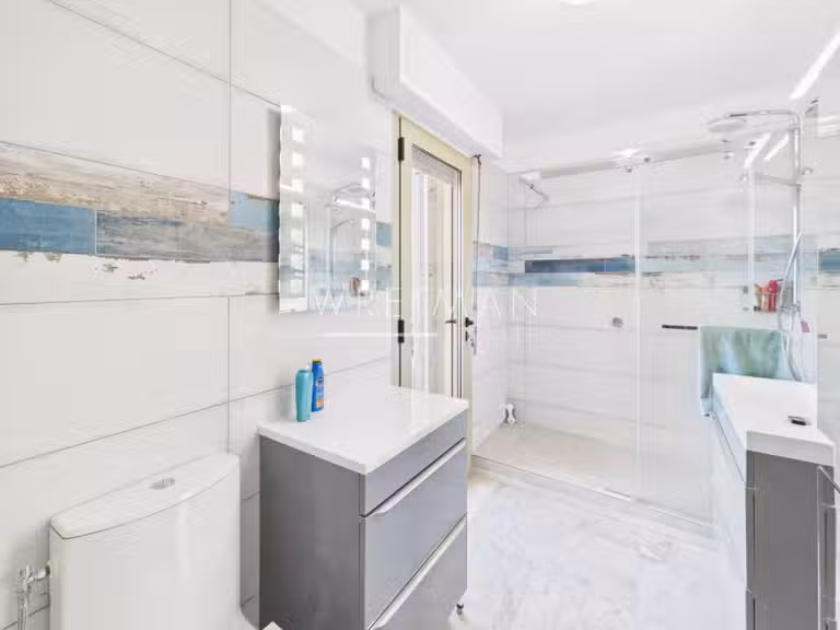 Appartement Cap-d-antibes - 2 chambres - 97m²