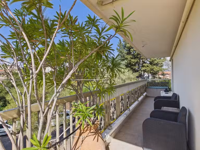 Appartement Cap-d-antibes - 2 chambres - 97m²