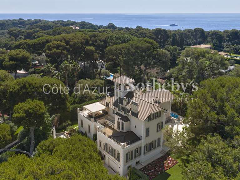 Hôtel particulier Cap-d-antibes - 7 chambres - 631m²
