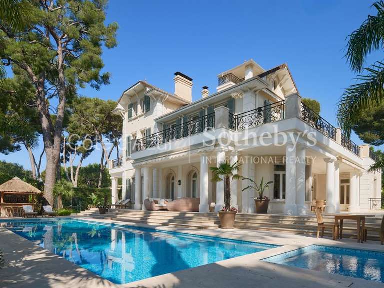 Hôtel particulier Cap-d-antibes - 7 chambres - 631m²