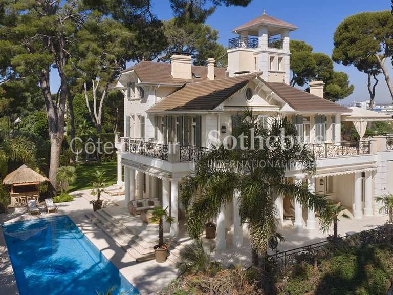 Hôtel particulier Cap-d-antibes - 7 chambres - 631m²