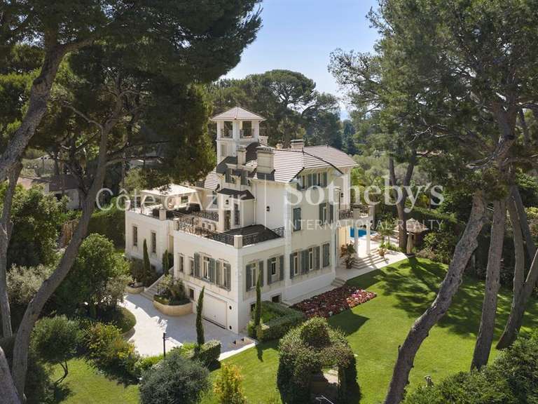 Hôtel particulier Cap-d-antibes - 7 chambres - 631m²