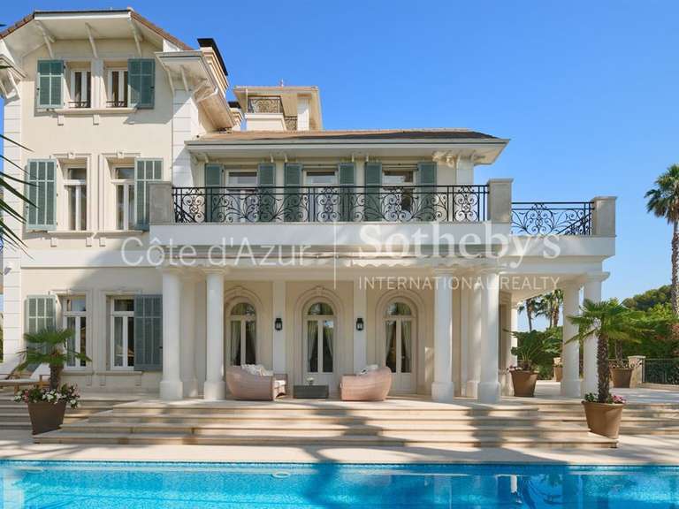 Hôtel particulier Cap-d-antibes - 7 chambres - 631m²
