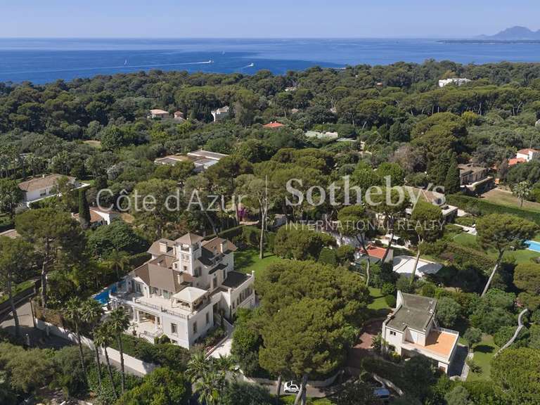 Hôtel particulier Cap-d-antibes - 7 chambres - 631m²
