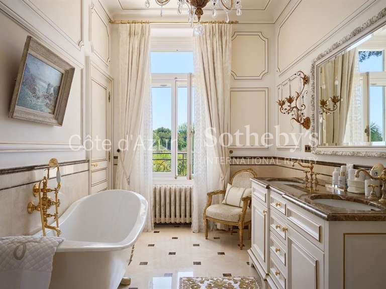 Hôtel particulier Cap-d-antibes - 7 chambres - 631m²
