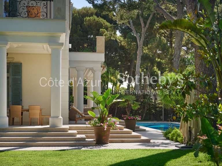 Hôtel particulier Cap-d-antibes - 7 chambres - 631m²