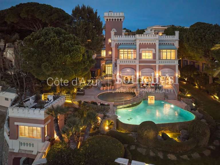Maison Cap-d-antibes - 9 chambres - 600m²