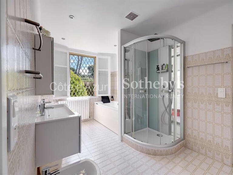Maison Cap-d-antibes - 5 chambres - 300m²