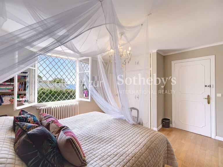 Maison Cap-d-antibes - 5 chambres - 300m²