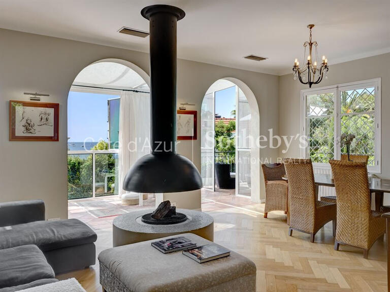 Maison Cap-d-antibes - 5 chambres - 300m²