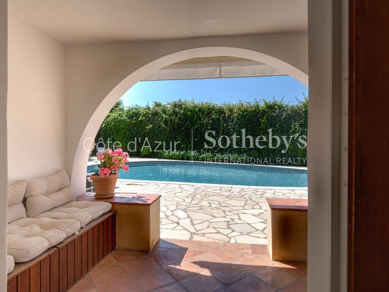 Maison Cap-d-antibes - 5 chambres - 300m²
