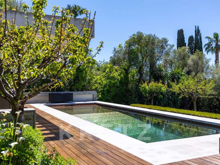 Maison Cap-d-antibes - 9 chambres - 900m²