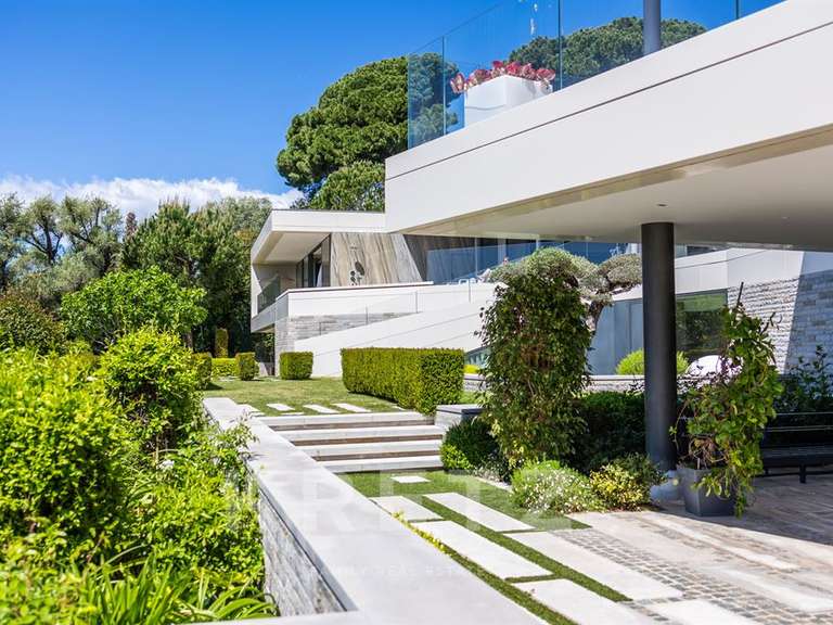 Maison Cap-d-antibes - 9 chambres - 900m²