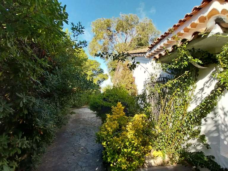 Maison Cap-d-antibes - 3 chambres - 143m²