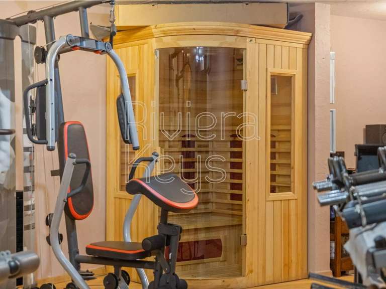 Maison Cap-d-antibes - 5 chambres - 408m²