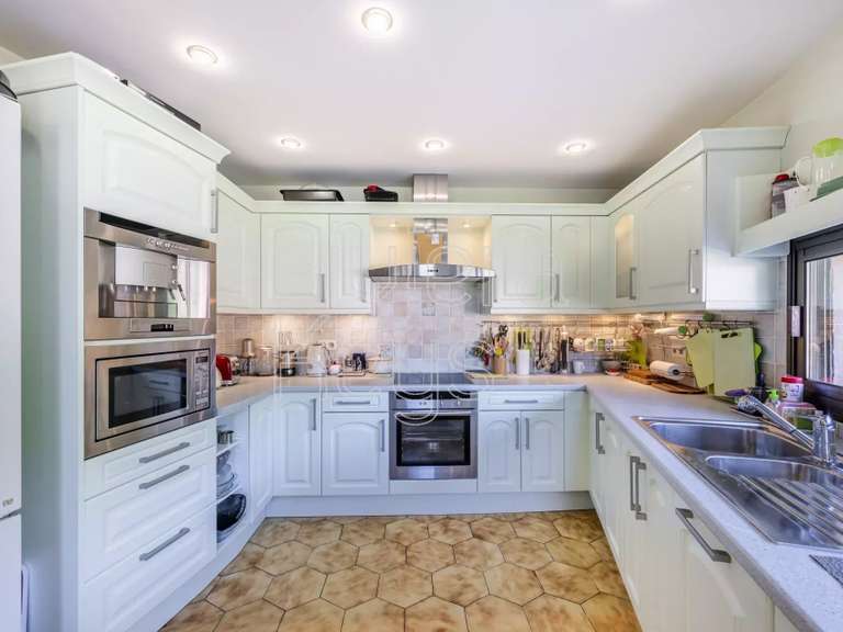 Maison Cap-d-antibes - 5 chambres - 408m²