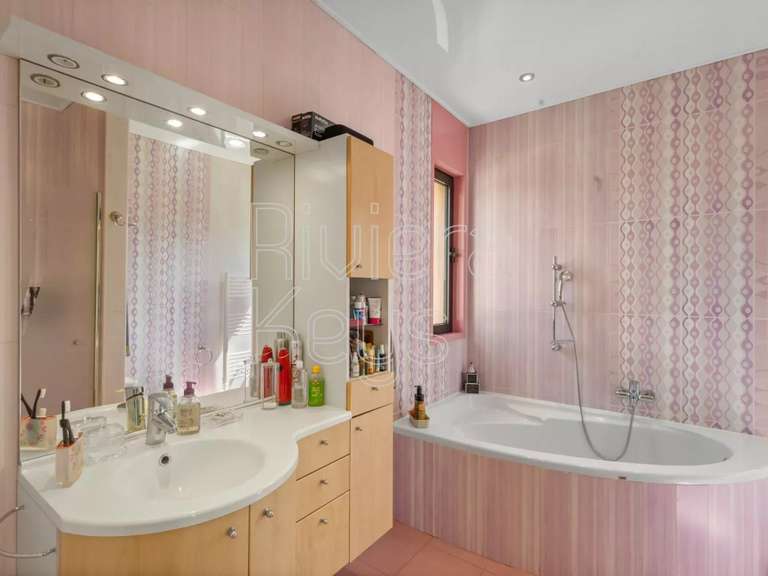 Maison Cap-d-antibes - 5 chambres - 408m²