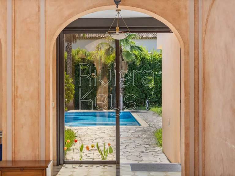 Maison Cap-d-antibes - 5 chambres - 408m²