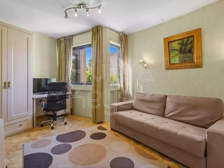 Maison Cap-d-antibes - 5 chambres - 408m²