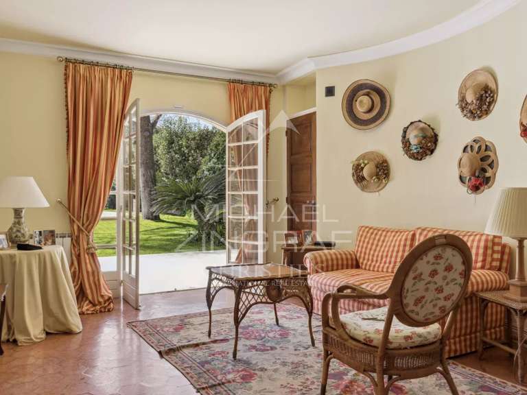 Maison Cap-d-antibes - 5 chambres - 430m²