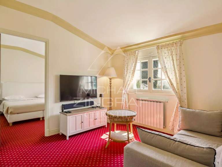 Maison Cap-d-antibes - 5 chambres - 430m²