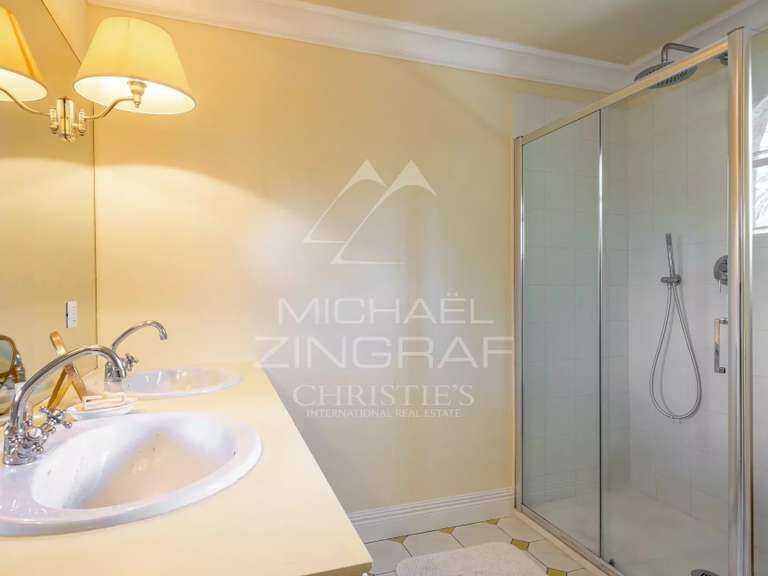 Maison Cap-d-antibes - 5 chambres - 430m²