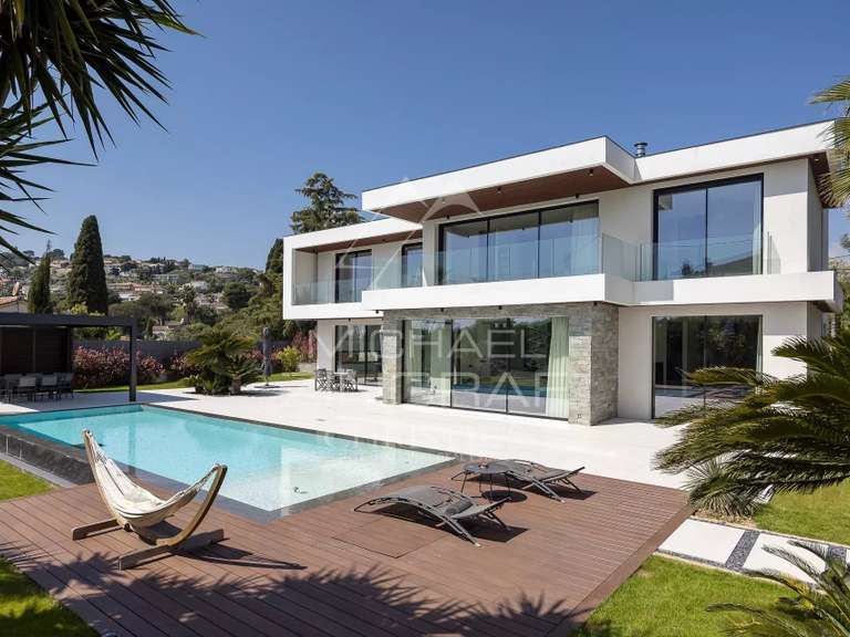 Maison Cap-d-antibes - 5 chambres - 320m²