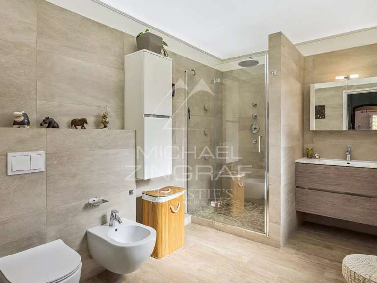 Maison Cap-d-antibes - 7 chambres - 352m²