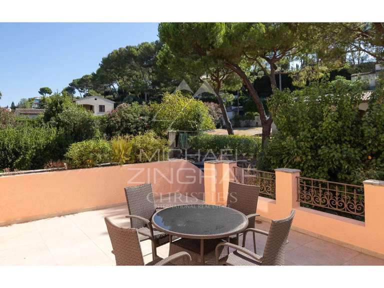 Maison Cap-d-antibes - 7 chambres - 352m²