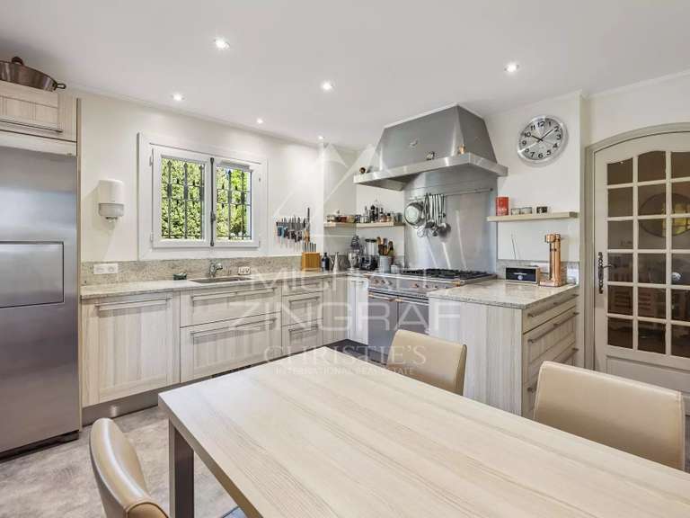 Maison Cap-d-antibes - 7 chambres - 352m²