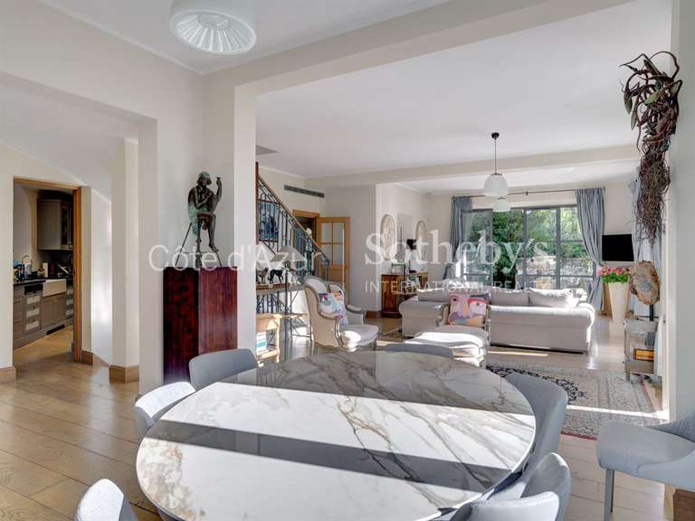 Maison Cap-d-antibes - 4 chambres - 300m²