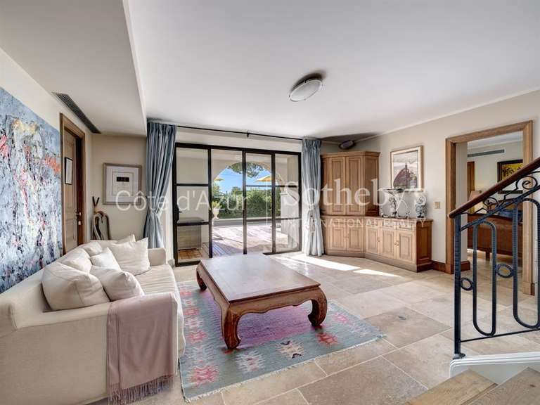 Maison Cap-d-antibes - 4 chambres - 300m²