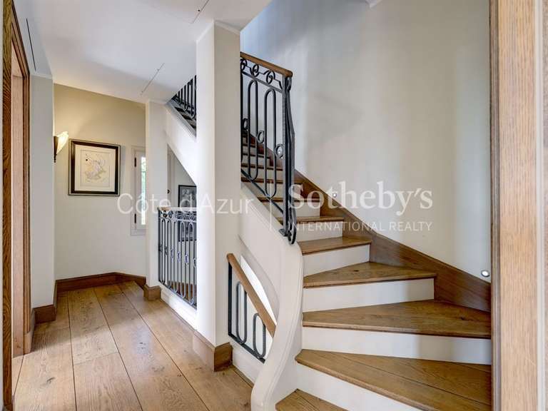 Maison Cap-d-antibes - 4 chambres - 300m²