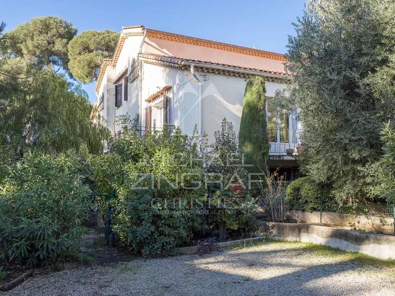 House cap-d-antibes - 5 bedrooms - 208m²