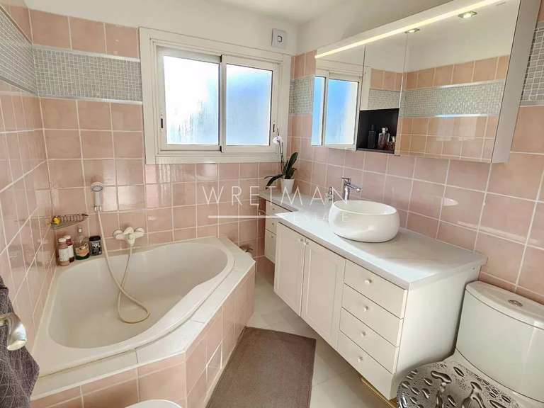 Maison Cap-d-antibes - 5 chambres - 173m²