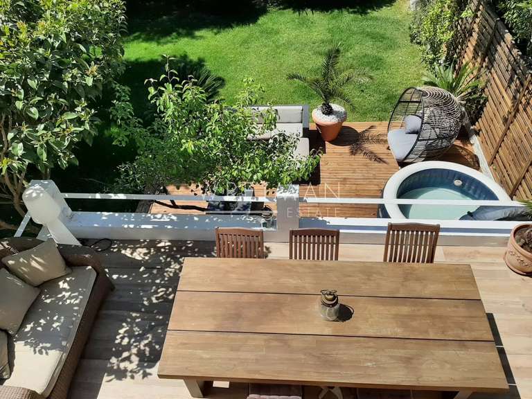 Maison Cap-d-antibes - 5 chambres - 173m²