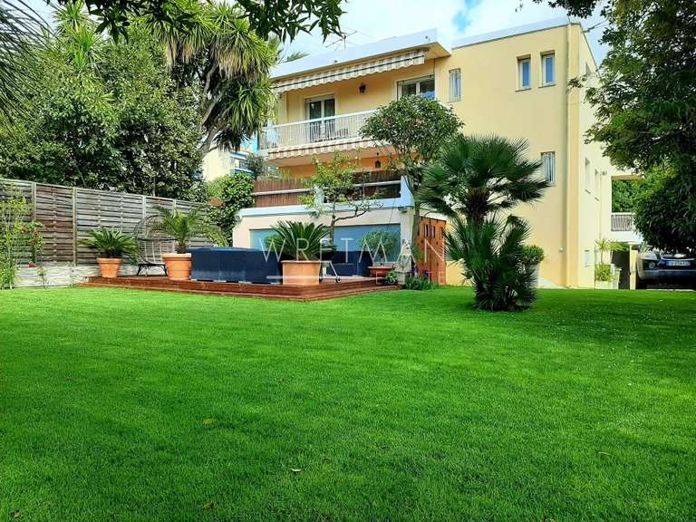 Maison Cap-d-antibes - 5 chambres - 173m²