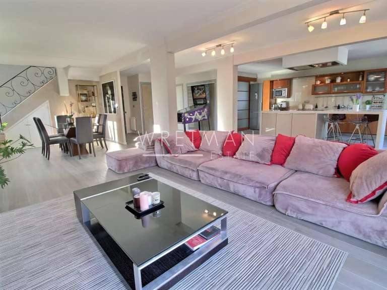 Maison Cap-d-antibes - 5 chambres - 173m²