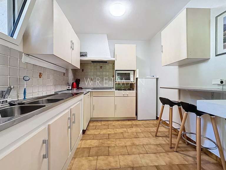 Maison Cap-d-antibes - 5 chambres - 266m²