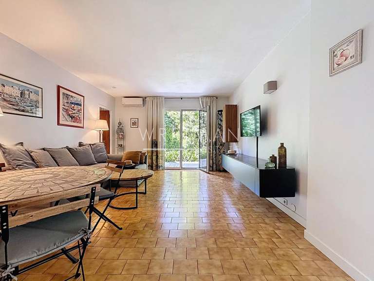 Maison Cap-d-antibes - 5 chambres - 266m²