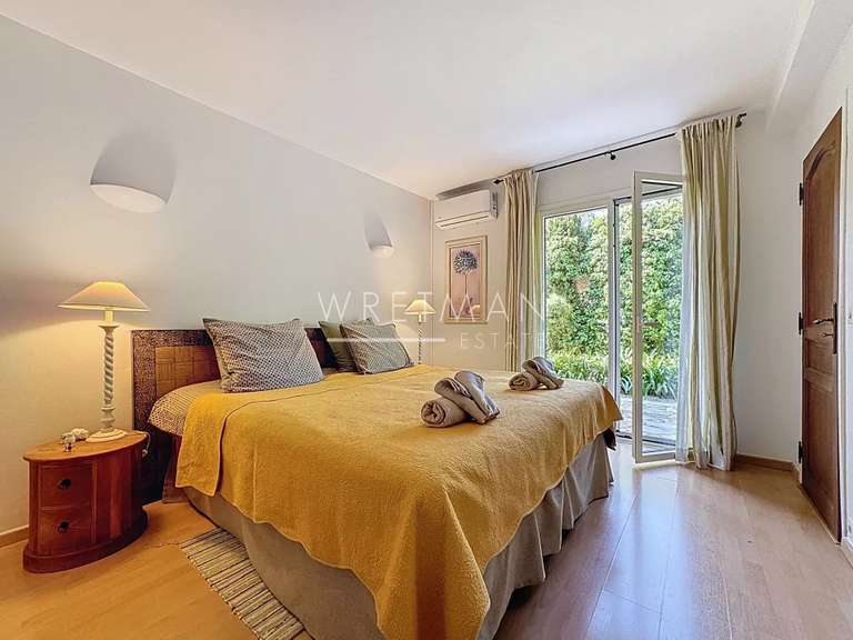 Maison Cap-d-antibes - 5 chambres - 266m²