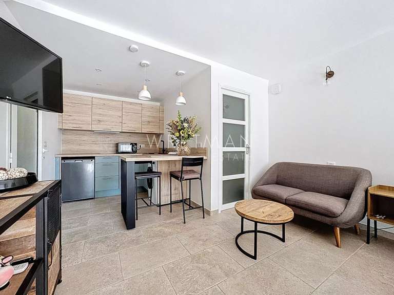 Maison Cap-d-antibes - 5 chambres - 266m²