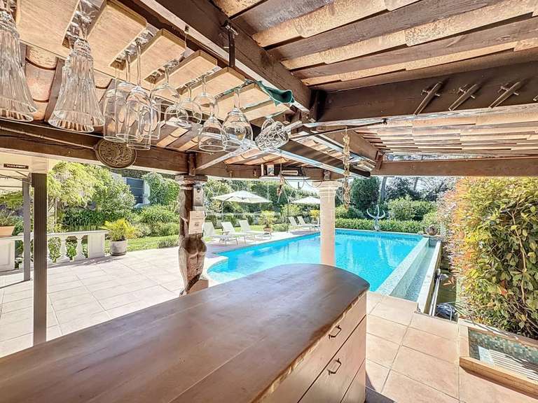 Maison Cap-d-antibes - 5 chambres - 266m²