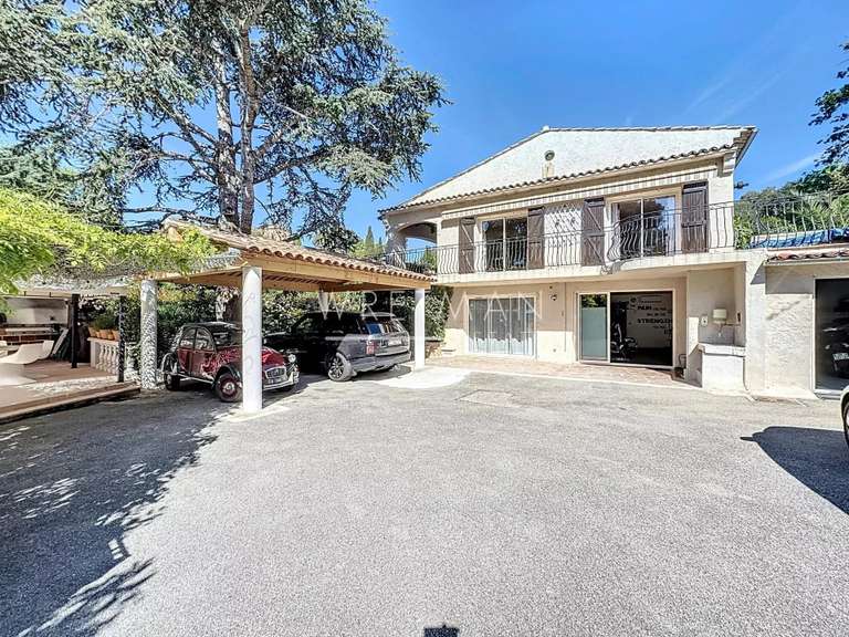 Maison Cap-d-antibes - 5 chambres - 266m²