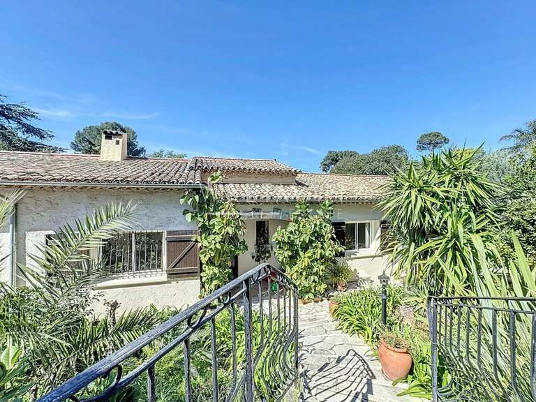 Maison Cap-d-antibes - 5 chambres - 266m²