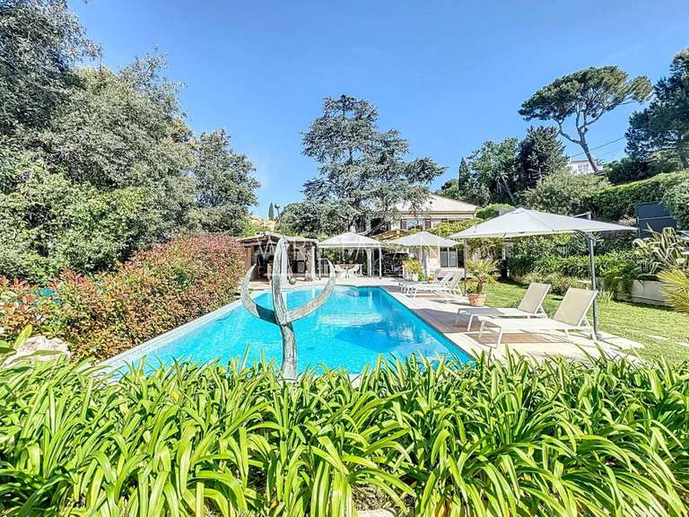 Maison Cap-d-antibes - 5 chambres - 266m²