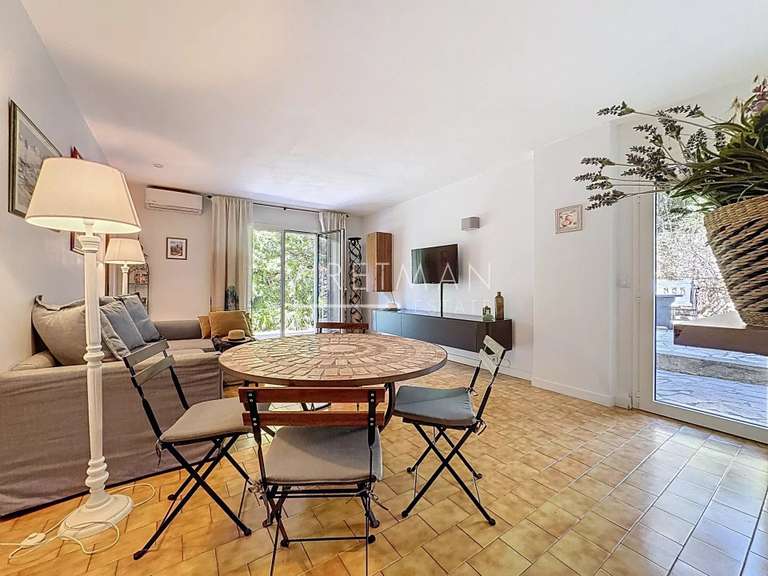 Maison Cap-d-antibes - 5 chambres - 266m²