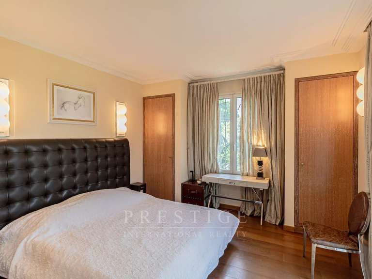 Maison Cap-d-antibes - 3 chambres - 246m²